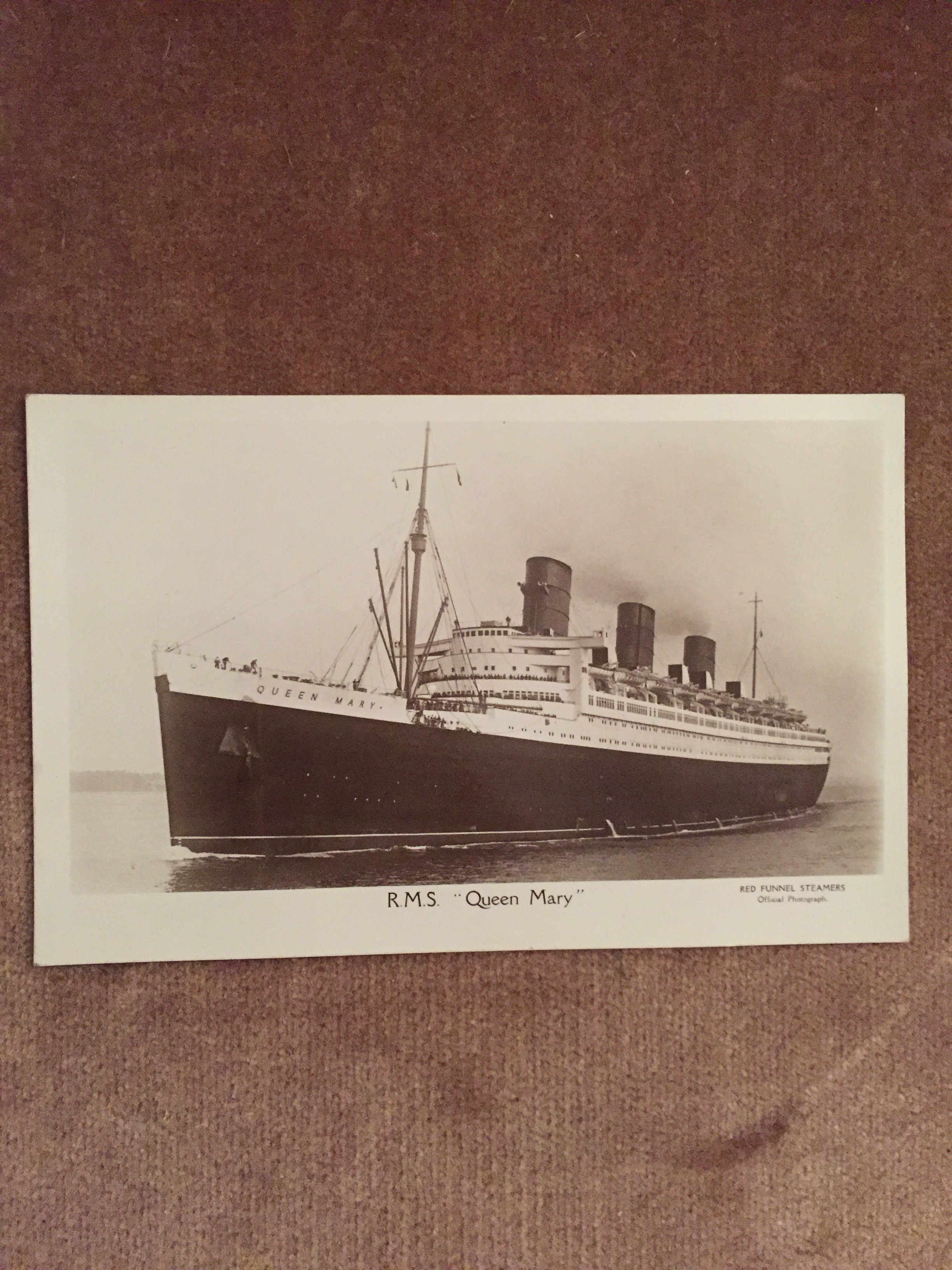 UNUSED B/W POSTCARD FROM THE VERY FAMOUS OLD CUNARD LINE VESSEL THE QUEEN MARY